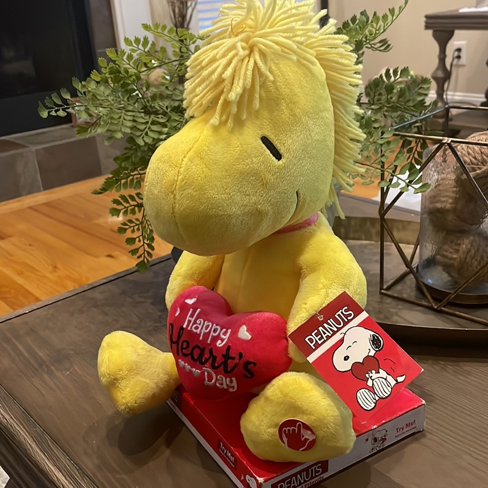 Peanuts Woodstock plush holiday greeter NWT